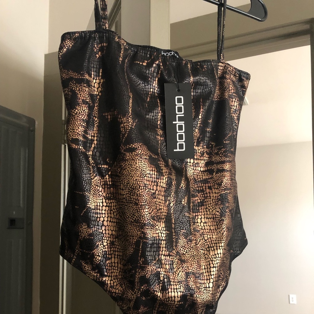 Boohoo black & gold bodysuit